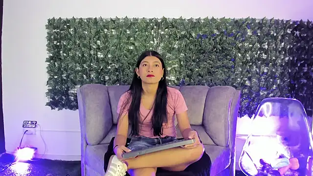 Snapshot of YeseniaRodriguez3 chatting on July 6, 12:46 pm YeseniaRodriguez3 online show from July 6, 12:46 pm