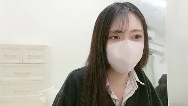 Snapshot of annachan_v chatting on April 2, 5:43 pm annachan v online show from April 2, 5:43 pm