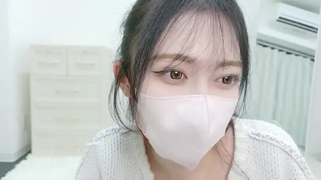 Snapshot of annachan_v chatting on April 10, 2:33 pm annachan v online show from April 10, 2:33 pm