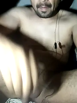 Snapshot of Leocuma82 chatting on January 18, 3:43 am Leocuma82 online show from January 18, 3:43 am