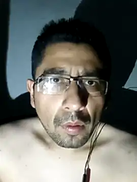 Snapshot of Leocuma82 chatting on March 2, 5:08 am Leocuma82 online show from March 2, 5:08 am