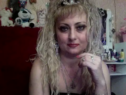 xHot Amazonq online show from November 1, 7:49 pm