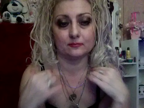 xHot Amazonq online show from November 6, 4:41 pm