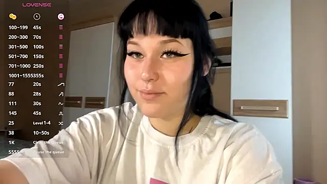 Snapshot of LaurenOveson chatting on November 3, 10:16 am LaurenOveson online show from November 3, 10:16 am