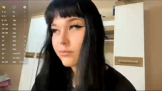 Snapshot of LaurenOveson chatting on November 15, 10:23 am LaurenOveson online show from November 15, 10:23 am