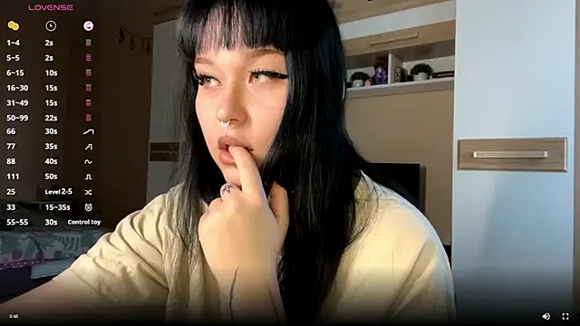 Snapshot of LaurenOveson chatting on November 19, 10:26 am LaurenOveson online show from November 19, 10:26 am