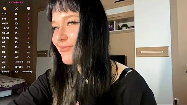 Snapshot of LaurenOveson chatting on November 26, 11:11 am LaurenOveson online show from November 26, 11:11 am