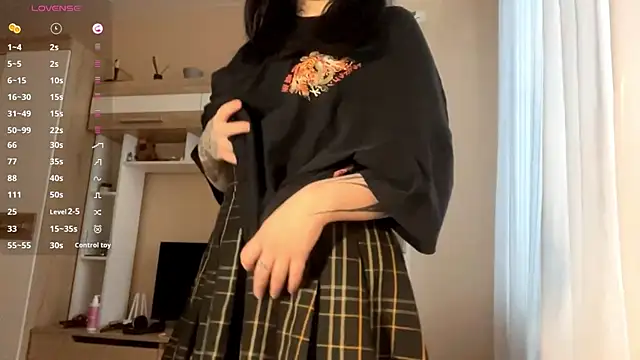 Snapshot of LaurenOveson chatting on December 14, 10:42 am LaurenOveson online show from December 14, 10:42 am