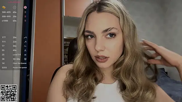 IlanaLafferty online show from December 19, 6:59 pm