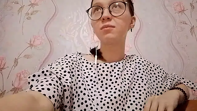 Snapshot of SalenaAhnell chatting on October 28, 5:26 pm SalenaAhnell online show from October 28, 5:26 pm