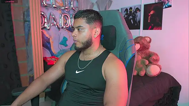 Tiler wolker online show from March 20, 11:31 pm