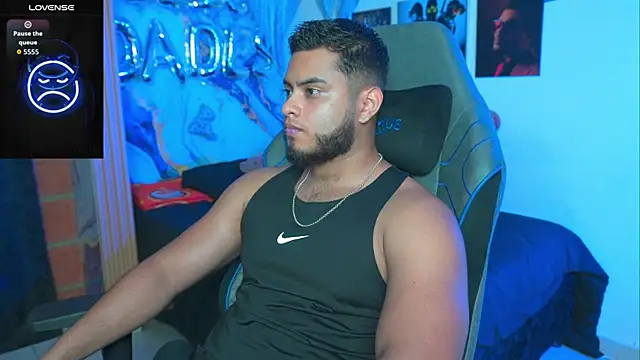 Tiler wolker online show from April 4, 11:46 pm