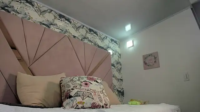 Snapshot of naomy_sexy_ chatting on March 7, 8:39 pm naomy sexy online show from March 7, 8:39 pm