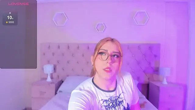 JanneBlossom  online show from November 12, 9:03 pm