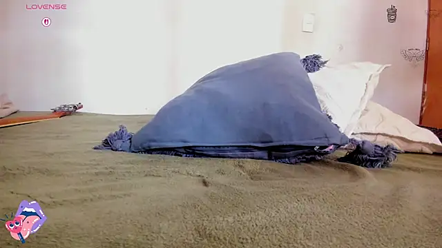 ghostwomaan online show from May 26, 1:29 pm