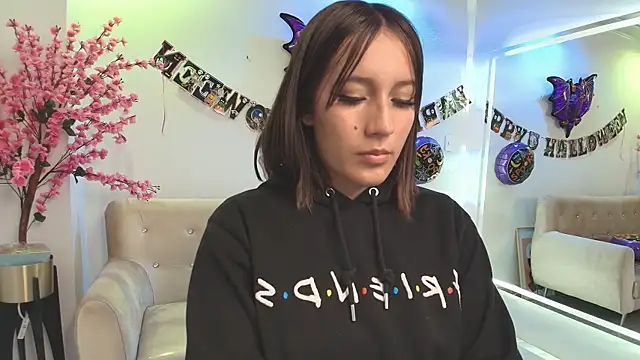 Snapshot of Lili_scott chatting on October 29, 3:20 am Lili scott online show from October 29, 3:20 am