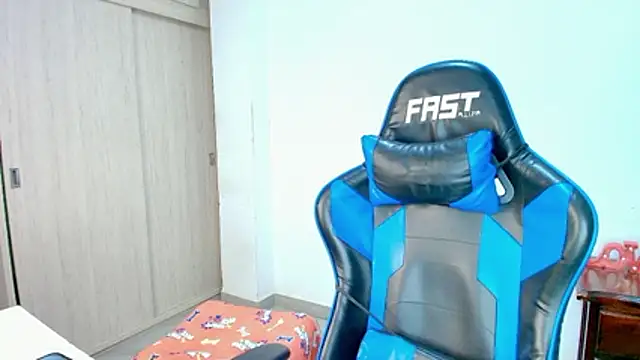 sophia and alex online show from December 3, 11:47 pm