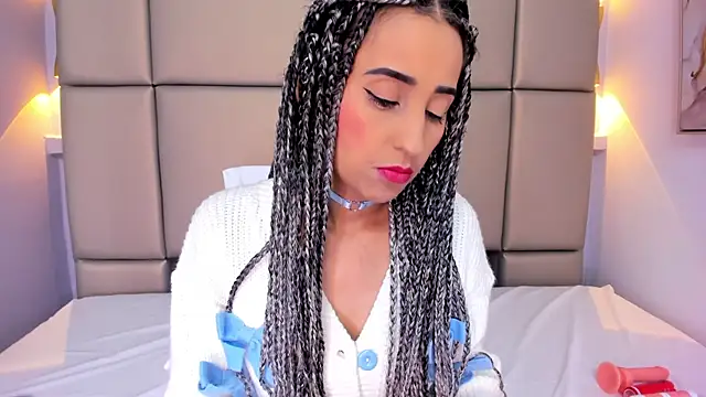 violett rabbit  online show from November 29, 12:30 pm