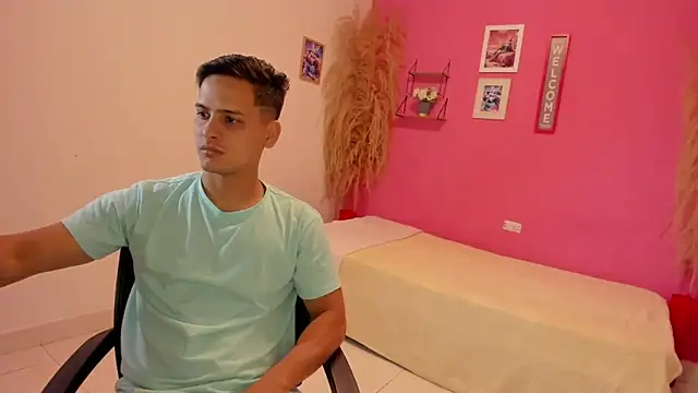 elmasmas01 online show from October 25, 11:10 pm