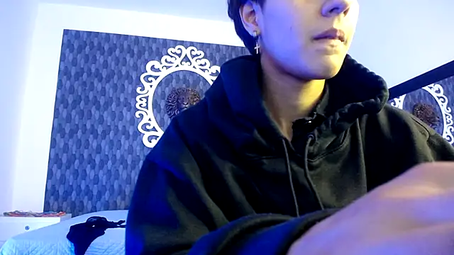 Ghost  Girl  online show from November 8, 3:29 am