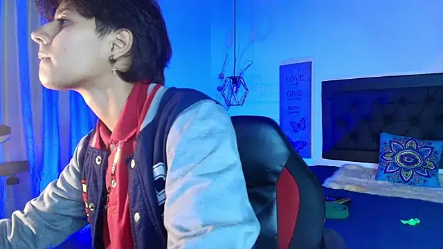 Ghost  Girl  online show from November 11, 1:49 am