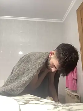 Snapshot of Dondeloquieras4 chatting on February 7, 2:21 pm Dondeloquieras4 online show from February 7, 2:21 pm