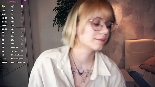 KellePourier online show from February 14, 6:15 pm