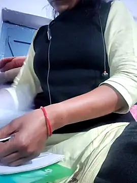 Hot-Rubyy online show from December 3, 7:49 am