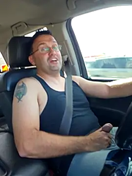 Latinesc online show from March 2, 9:10 pm