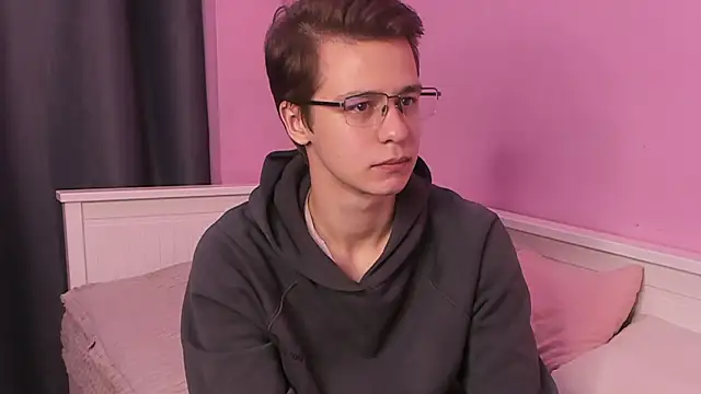 Snapshot of NuvyLace chatting on October 28, 1:47 pm NuvyLace online show from October 28, 1:47 pm