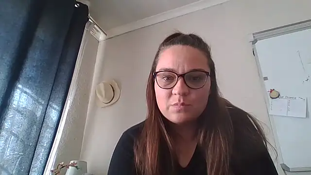 Snapshot of lilMissMarli chatting on July 4, 9:04 am lilMissMarli online show from July 4, 9:04 am