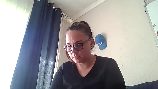 Snapshot of lilMissMarli chatting on July 15, 9:25 am lilMissMarli online show from July 15, 9:25 am
