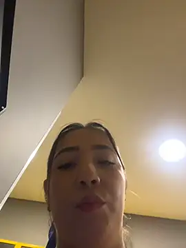 Hannahpradaa  online show from November 27, 7:38 pm