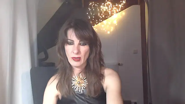 MissDyannis online show from March 17, 7:17 pm