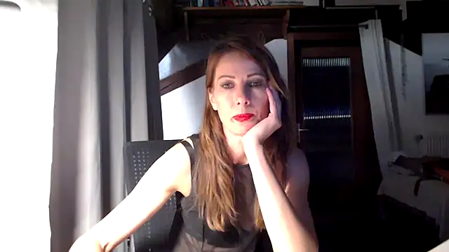 MissDyannis online show from July 16, 7:20 pm