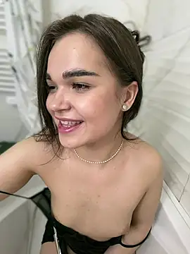 Snapshot of BabyShy- chatting on April 21, 2:51 am BabyShy- online show from April 21, 2:51 am