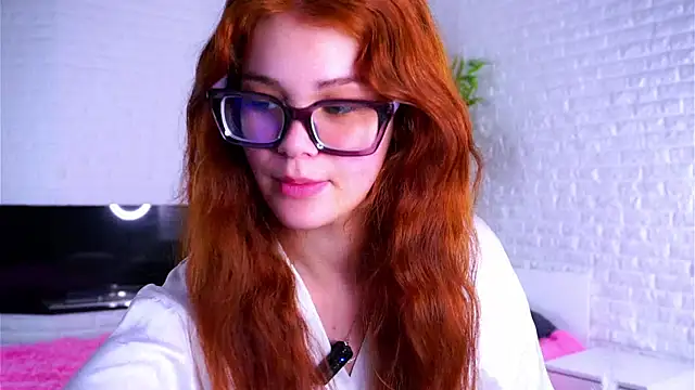 YettaCalabria online show from April 16, 2:29 pm