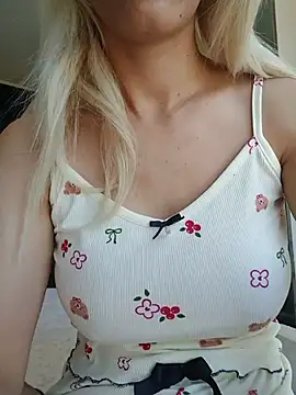 Sweet xxBuse online show from July 16, 9:26 am