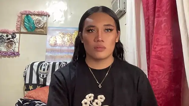 untouchable mia online show from November 26, 5:47 pm