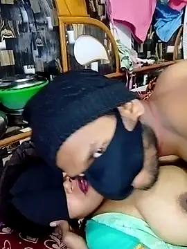 Snapshot of hot_couple_000 chatting on December 20, 2:46 pm hot couple 000 online show from December 20, 2:46 pm