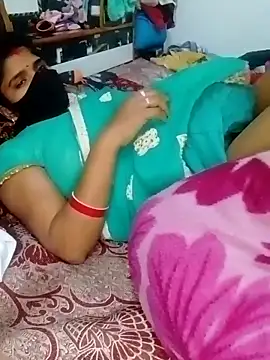 Snapshot of hot_couple_000 chatting on January 6, 2:54 pm hot couple 000 online show from January 6, 2:54 pm