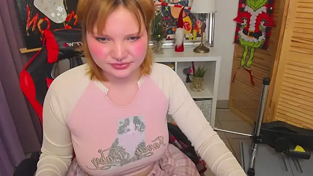 babyyullii online show from December 15, 2:54 pm