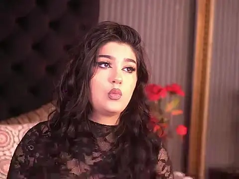 Snapshot of KeylaNoir chatting on December 19, 8:32 am KeylaNoir online show from December 19, 8:32 am