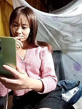 Snapshot of Em_xinh01 chatting on March 4, 1:55 am Em xinh01 online show from March 4, 1:55 am