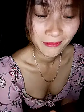 Snapshot of Em_xinh01 chatting on March 15, 2:01 pm Em xinh01 online show from March 15, 2:01 pm
