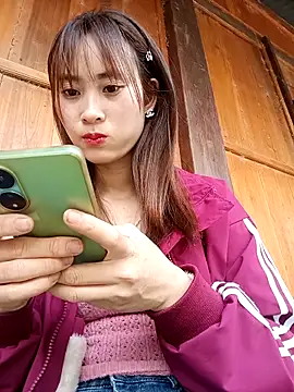 Snapshot of Em_xinh01 chatting on March 17, 4:39 am Em xinh01 online show from March 17, 4:39 am