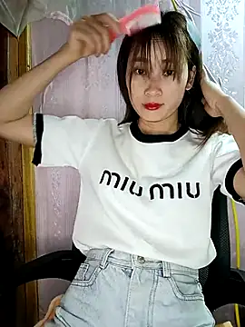 Snapshot of Em_xinh01 chatting on April 8, 11:27 pm Em xinh01 online show from April 8, 11:27 pm