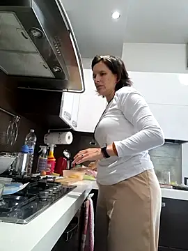 Piediniecollant online show from November 8, 1:33 pm