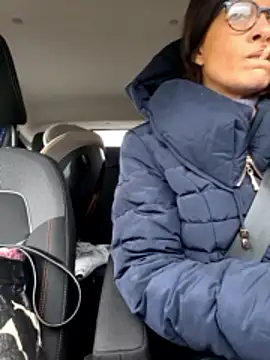 Piediniecollant online show from November 24, 11:10 am