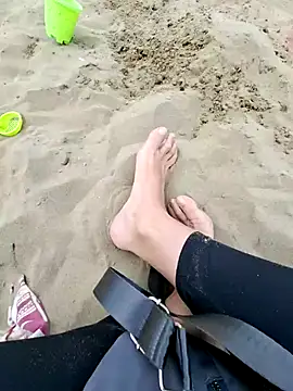 Piediniecollant online show from April 12, 9:14 am